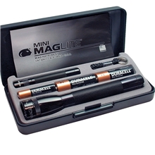 a black maglite premium flashlight gift set