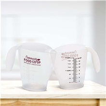 a group of plastic 16 oz measure cup