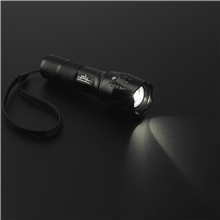 a group of high performance 500 lumen flashlight