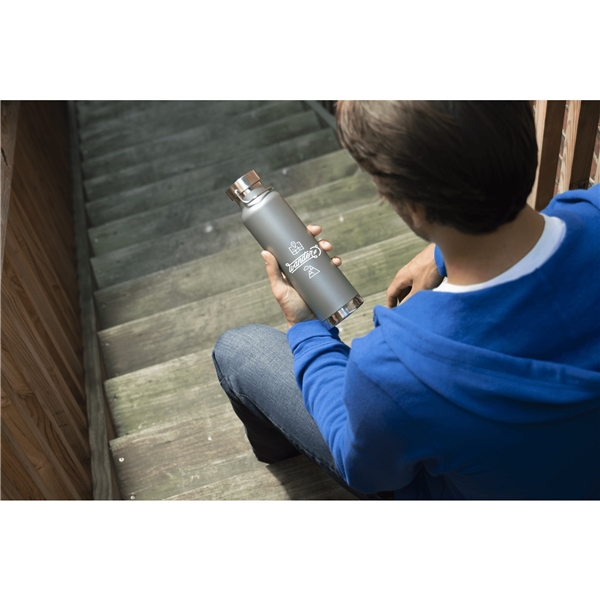 aerial view a gray thor copper vacuum insulated 22oz water bottle, image 6 of 6