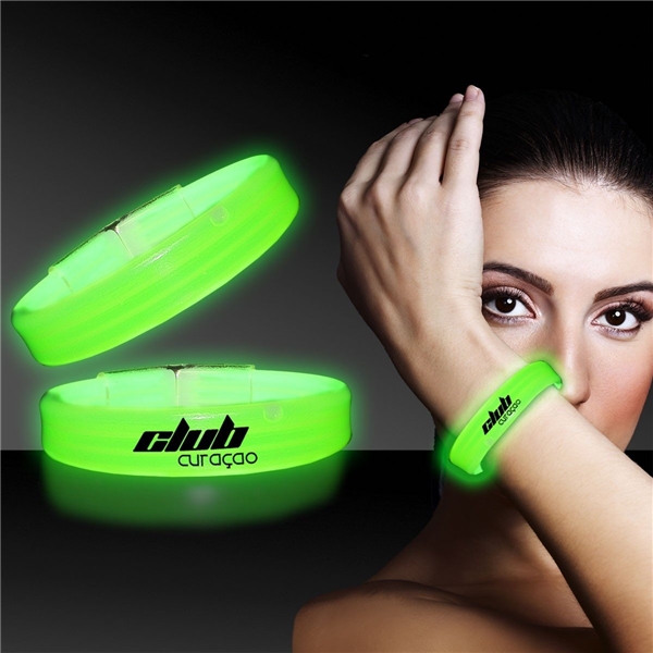Promotional Deluxe Triple Wide 9 Inch Glow Bracelet - Green